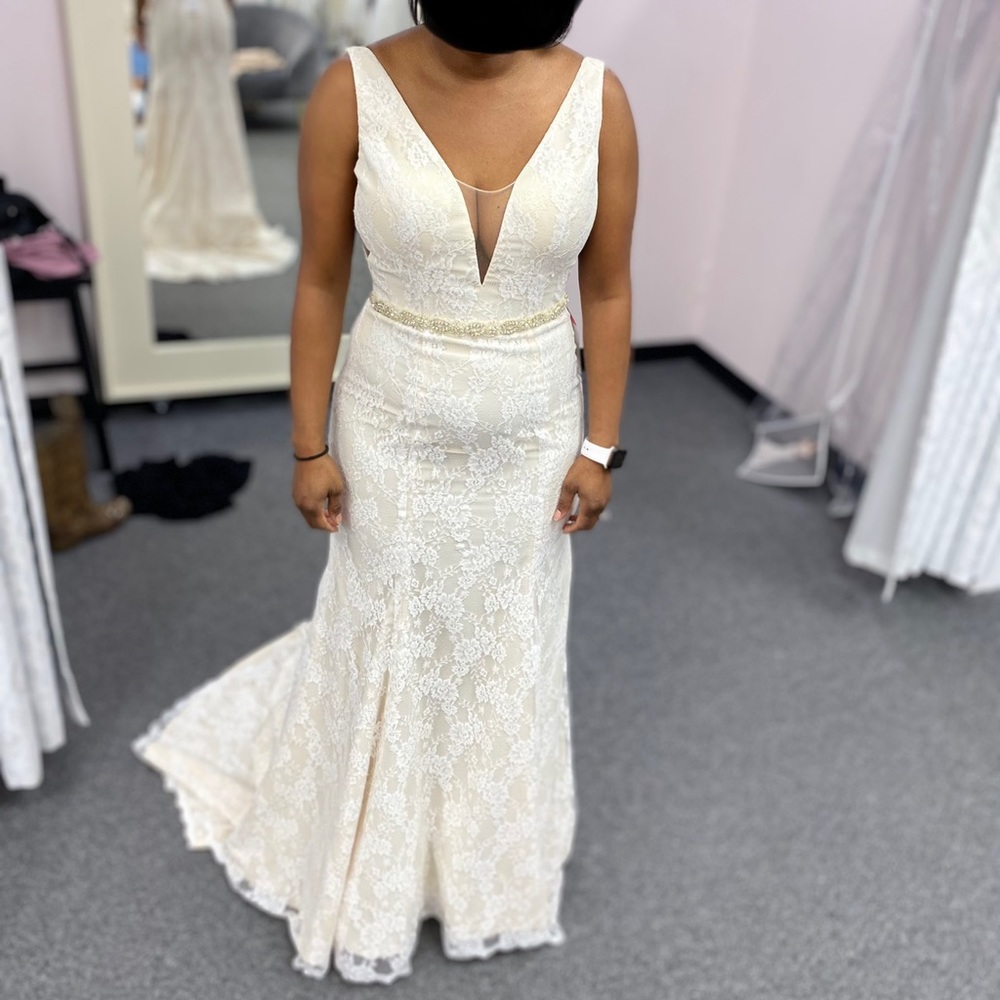 Brand new wedding gown.